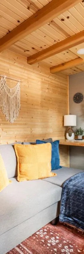 Luxury Glamping Tiny Haven, Firepit & Grill，位于伍德兰帕克的酒店
