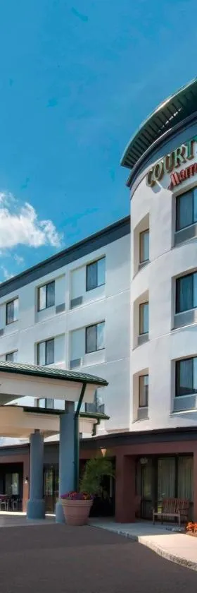 Courtyard by Marriott Lebanon，位于莱巴嫩的酒店