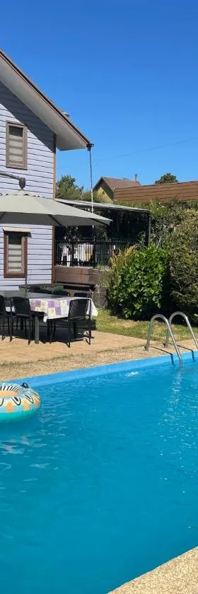 Casa Pingueral estufa - piscina - cercano a playa，位于迪卡托的酒店