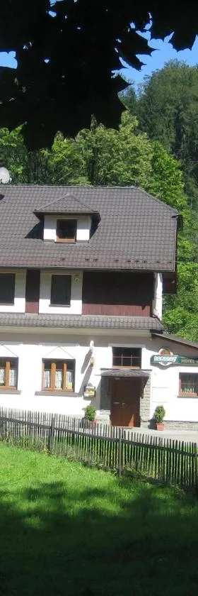 Hotel Säntis，位于Komorní Lhotka的酒店