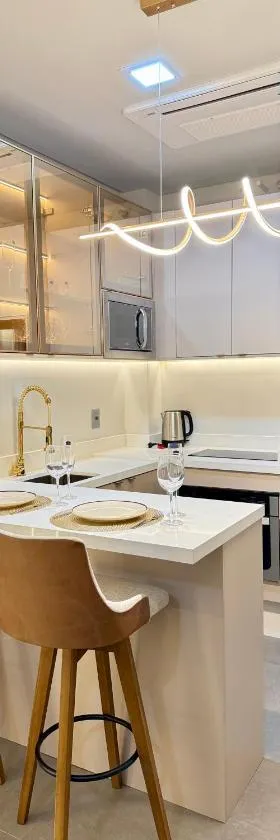 Loft em Xangri-Lá com piscina aquecida，位于尚格里拉的酒店