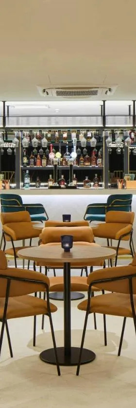 Courtyard by Marriott London Heathrow Airport，位于希灵登的酒店