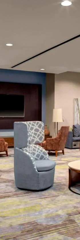 Courtyard by Marriott Atlanta Kennesaw，位于肯尼索的酒店
