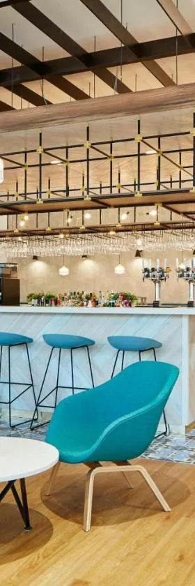 Courtyard by Marriott Luton Airport，位于卢顿的酒店