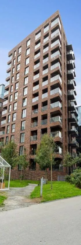 Best Private Seaview Apartment - 2 Balconies, 11th Floor, Elevator, Friendly Lively Area，位于奥胡斯的酒店