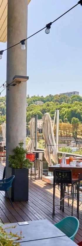 Novotel Lyon Centre-Confluence Bord de Saone，位于里昂的酒店