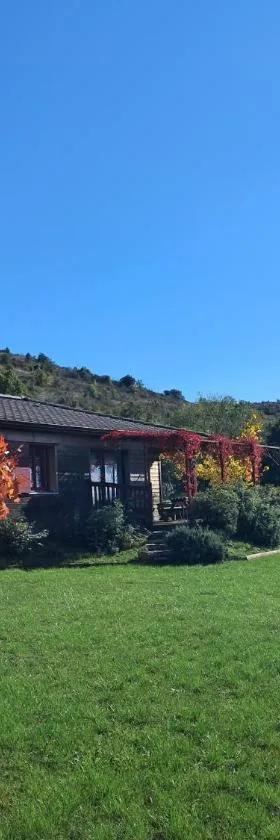 PETITE MAISON EN BOIS，位于Rogues的酒店