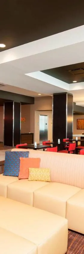 皮奥里亚市中心万怡酒店，位于皮奥里亚的酒店