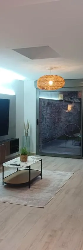Appartement jardin 01，位于拜约勒的酒店