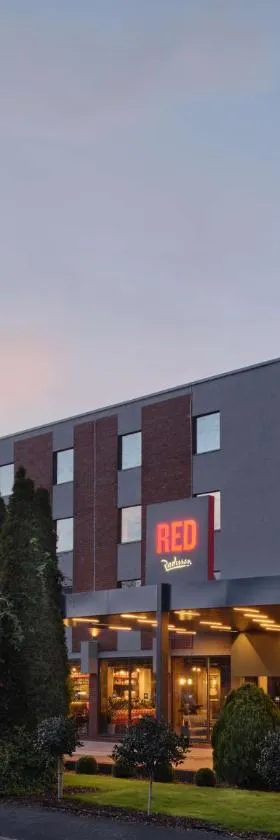 Radisson RED London Gatwick Airport，位于克劳利的酒店