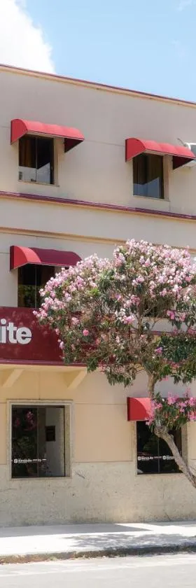 Hotel Euro Suite Poços de Caldas By Nacional Inn，位于波苏斯-迪卡尔达斯的酒店
