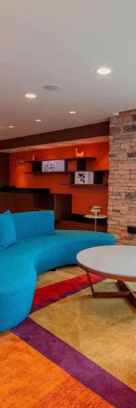 Fairfield Inn & Suites by Marriott Atlanta Woodstock，位于伍德斯托克的酒店