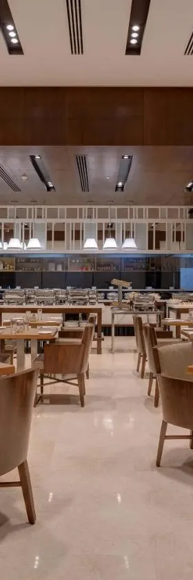 Courtyard by Marriott Surat，位于苏拉特的酒店