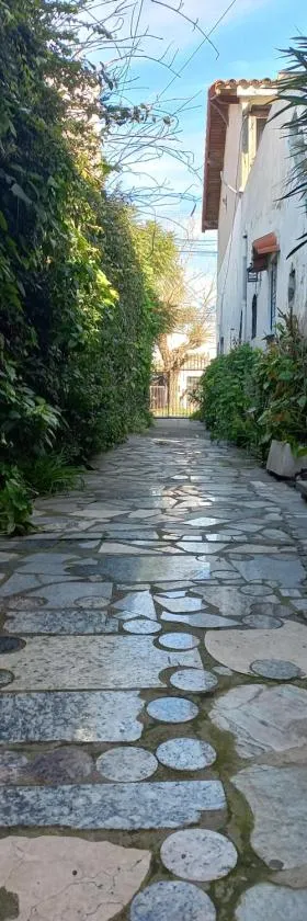 Hostel en Almirante Brown，位于Villa Martín Arín的酒店