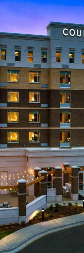 Courtyard by Marriott Raleigh Cary/Parkside Town Commons，位于卡瑞的酒店