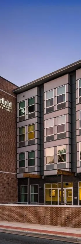 Fairfield Inn & Suites Morganton Historic Downtown，位于摩根顿的酒店