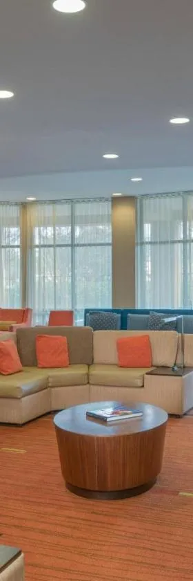 Courtyard by Marriott Salisbury，位于索尔兹伯里的酒店