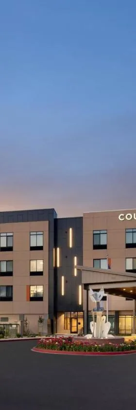 Courtyard by Marriott Petaluma Sonoma County，位于佩塔卢马的酒店