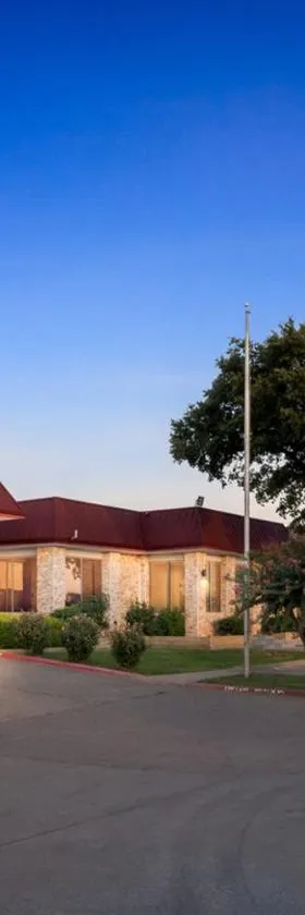 Red Roof Inn & Conference Center McKinney，位于麦金尼的酒店