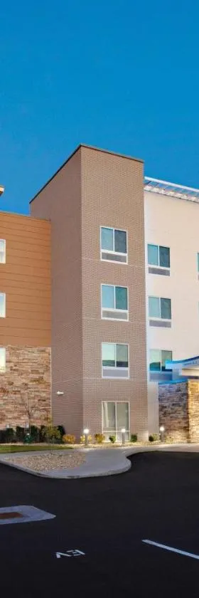 Fairfield Inn & Suites by Marriott Dayton North，位于Murlin Heights的酒店