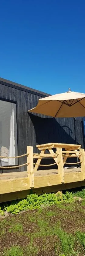 BRAND NEW Perfect tiny home in Mangawhai，位于Hakaru的酒店