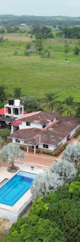 Eco Hotel Torre de Cristal Campestre Cimitarra Santander，位于西米塔拉的酒店