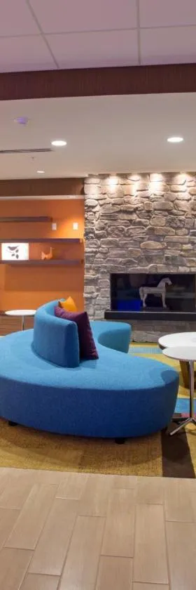 Fairfield Inn & Suites by Marriott Burlington，位于伯灵顿的酒店
