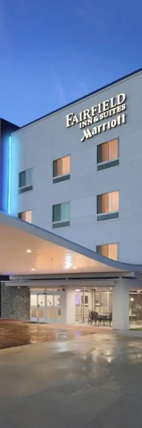 Fairfield Inn & Suites by Marriott Fort Worth South/Burleson，位于伯利森的酒店