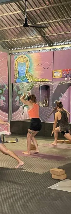 Ground Zero Martial Arts and Yoga，位于Phumĭ Réach Born的酒店