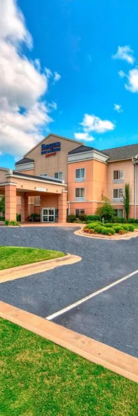 Fairfield by Marriott Russellville，位于拉塞尔维尔的酒店