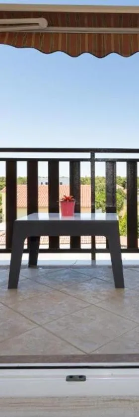 Apartments & Rooms Laganini SARA，位于扎顿的酒店