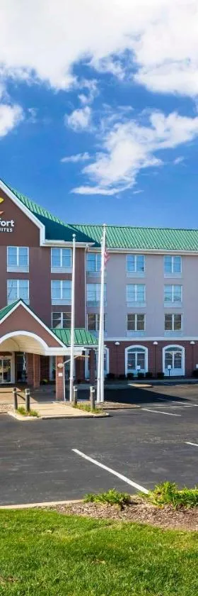 Comfort Inn & Suites Cuyahoga Falls - Akron，位于凯霍加福尔斯的酒店