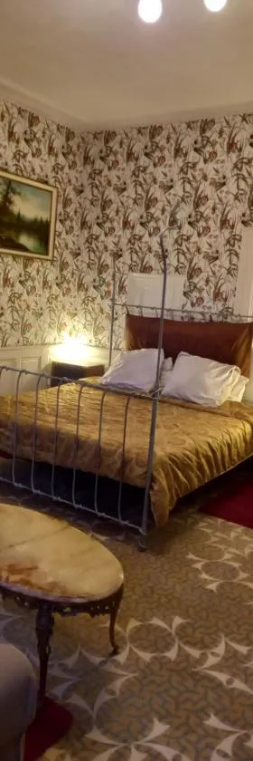 13 Bohemian Bienvenue B&B，位于Pontrieux的酒店