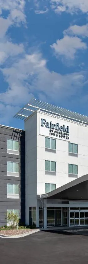 Fairfield Inn & Suites by Marriott Lake Geneva，位于日内瓦湖的酒店