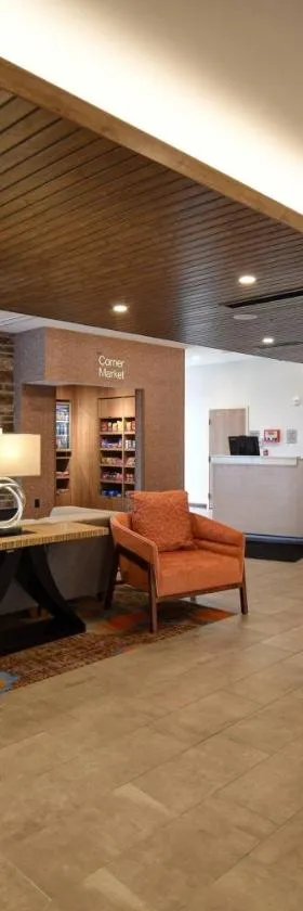 Fairfield Inn & Suites by Marriott Milwaukee North，位于Glendale的酒店