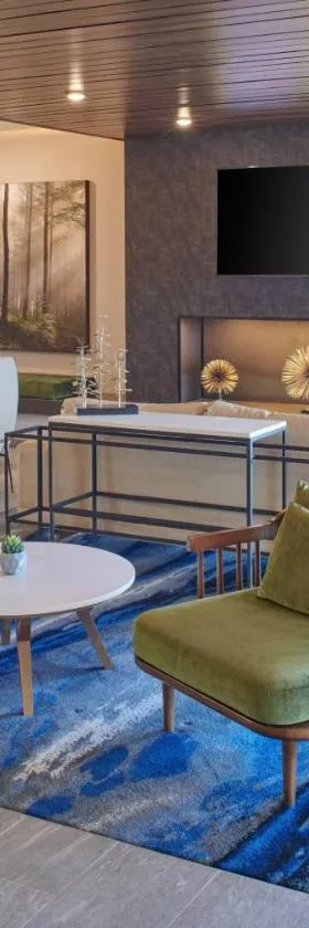Fairfield Inn & Suites by Marriott Louisville Jeffersonville，位于杰斐逊维尔的酒店
