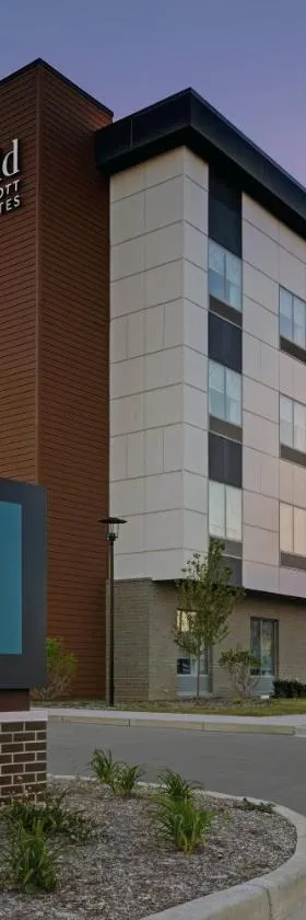 Fairfield Inn & Suites by Marriott Milwaukee Brookfield，位于布鲁克菲尔德的酒店