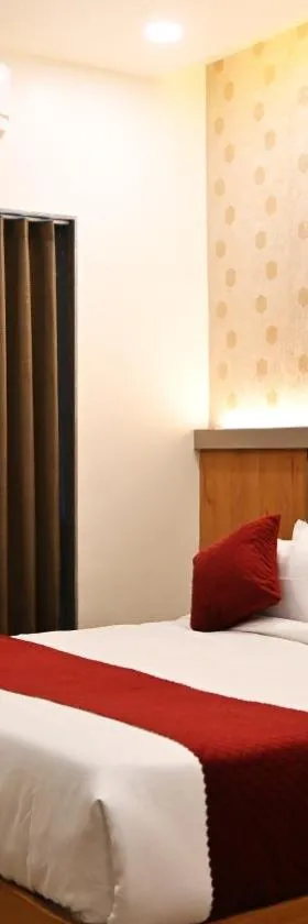 The Sky Comfort Hotel Mahi，位于德瓦尔卡的酒店