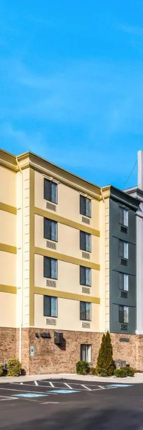 Fairfield by Marriott Inn & Suites Greensboro Coliseum Area，位于格林斯伯勒的酒店