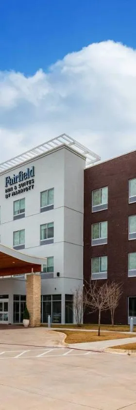 Fairfield Inn & Suites by Marriott Gainesville I-35，位于盖恩斯维尔的酒店