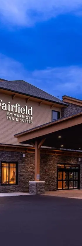 Fairfield Inn & Suites by Marriott Canton，位于坎顿的酒店