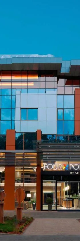 Four Points by Sheraton Kecskemet Hotel and Conference Center，位于凯奇凯梅特的酒店