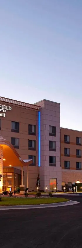 Fairfield by Marriott Inn & Suites Wheeling at The Highlands，位于Triadelphia的酒店
