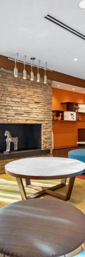 Fairfield Inn & Suites by Marriott Mebane，位于梅宾的酒店