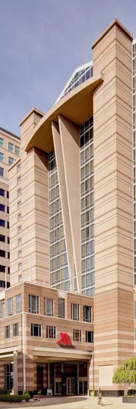 Cincinnati Marriott at RiverCenter，位于卡温顿的酒店