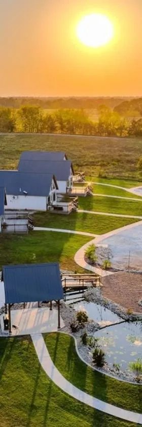 Luxury Cabin in The Country With King Bed and Loft #1，位于Point的酒店