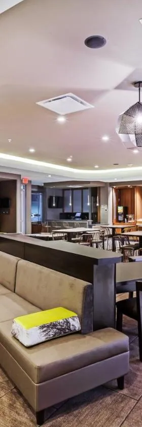 塔尔萨塔尔萨丘陵万豪春季山丘套房酒店，位于塔尔萨的酒店