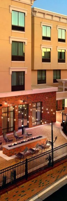 Courtyard by Marriott LaGrange，位于拉格兰奇的酒店