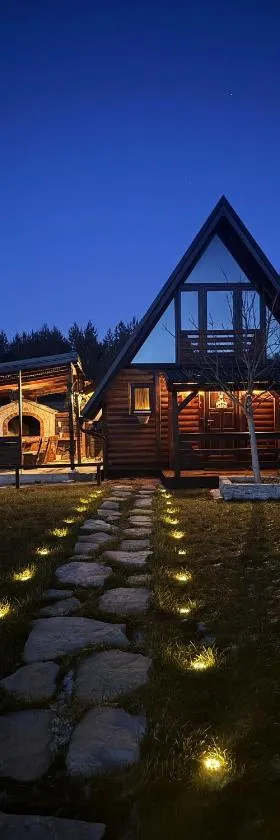 Village house Iva，位于利夫诺的酒店