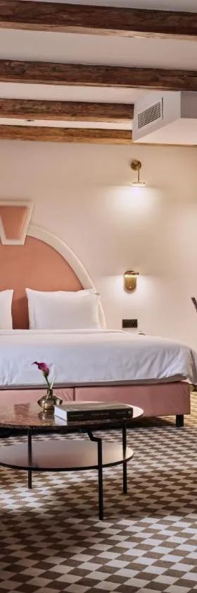 Hotel Pietryna，位于罗兹的酒店